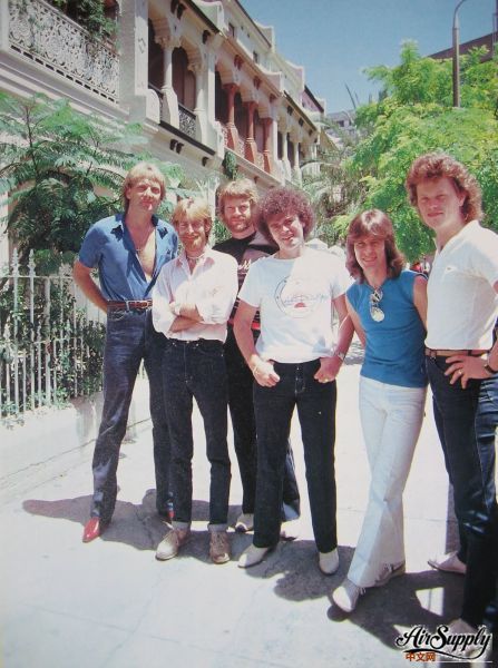 Group Outside Japan 1982.JPG
