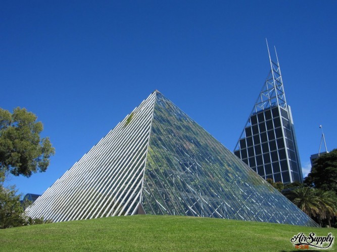 Botanic Gardens pyramid.JPG